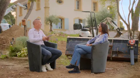 Interview en extérieur sur un chantier de Regis Loc